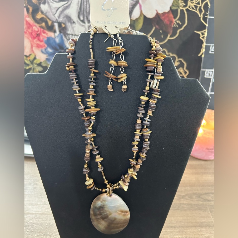 NWT necklace and earrings set